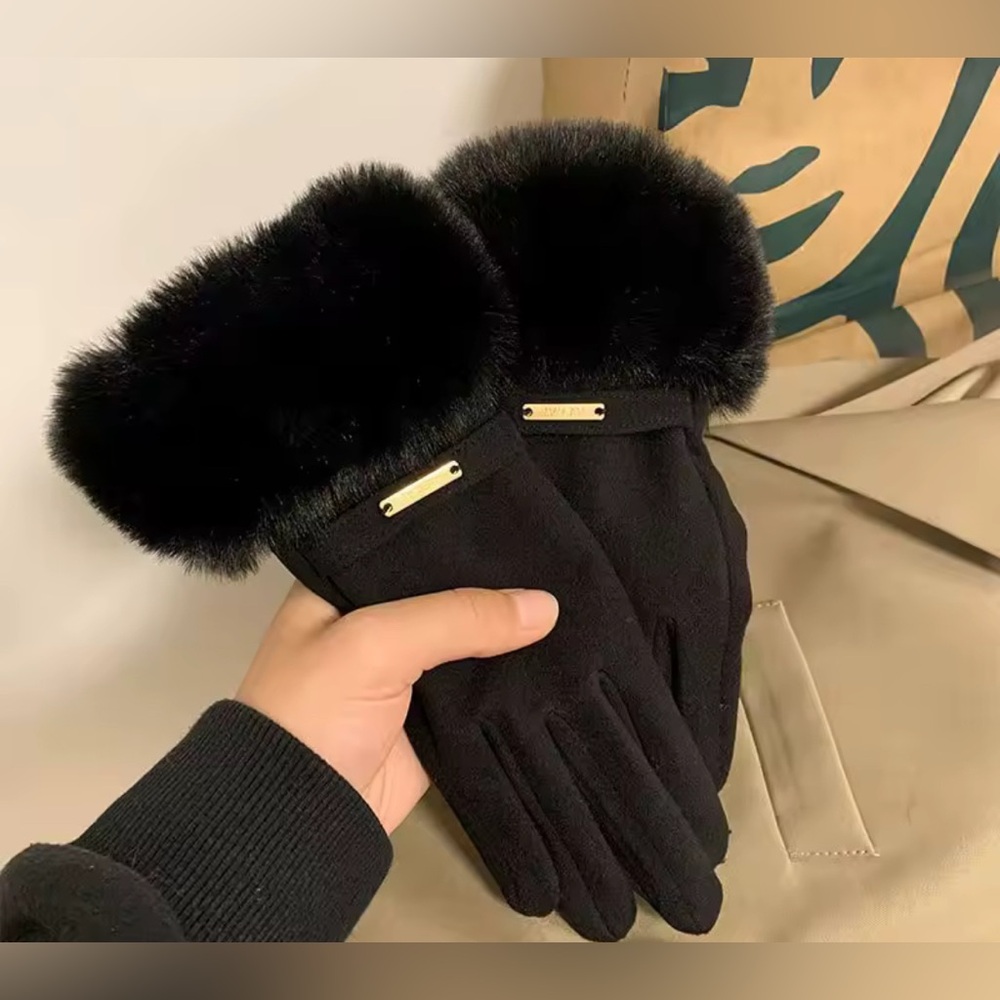 NEW Retail $98 Faux Mink Fluffy Fur-Trimmed Gloves